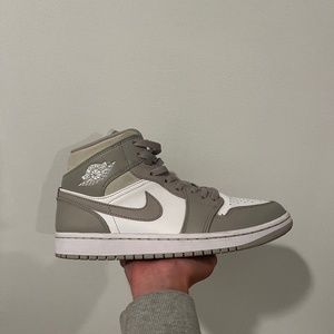 Jordan 1 “College Grey”